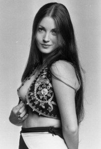 jane-seymour-as-solitaire